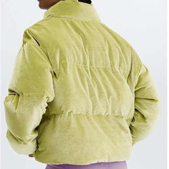 Fabletics - Wander Velour Puffer
Jacket - 1X (16-18) - Golden Leaf Green - Picture 3 of 10